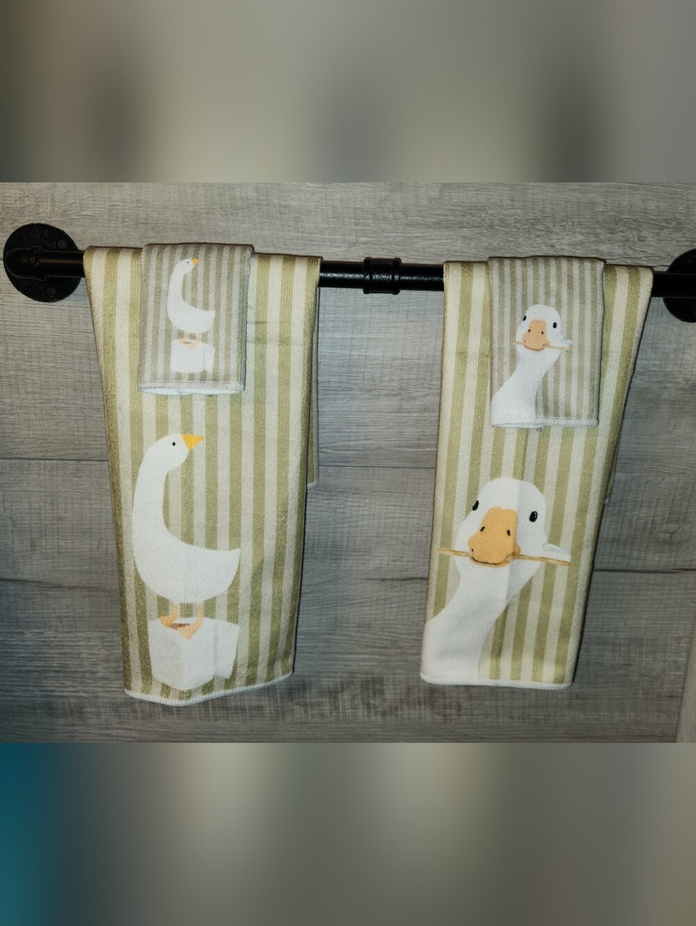 Silly Goose Hand Towels Set of 4 Striped Novelty Bathroom Decor NWOT